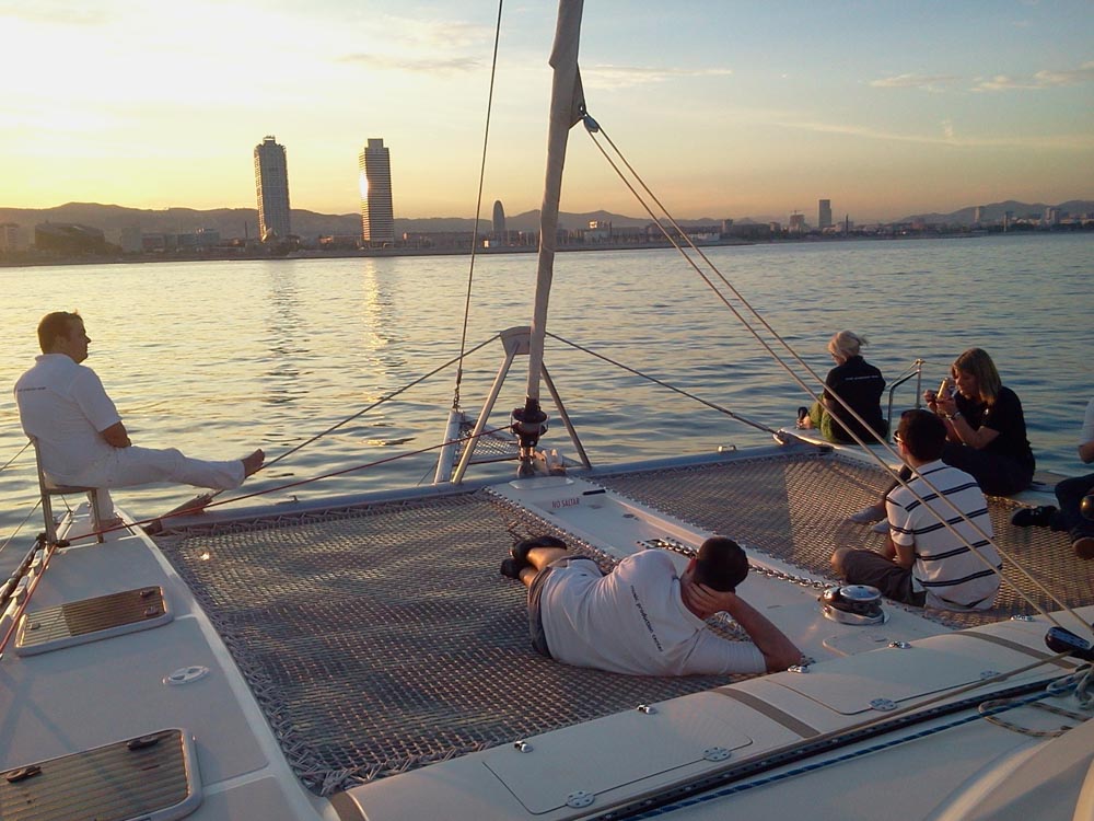 catamaran eventos barcelona by charterinad.com 